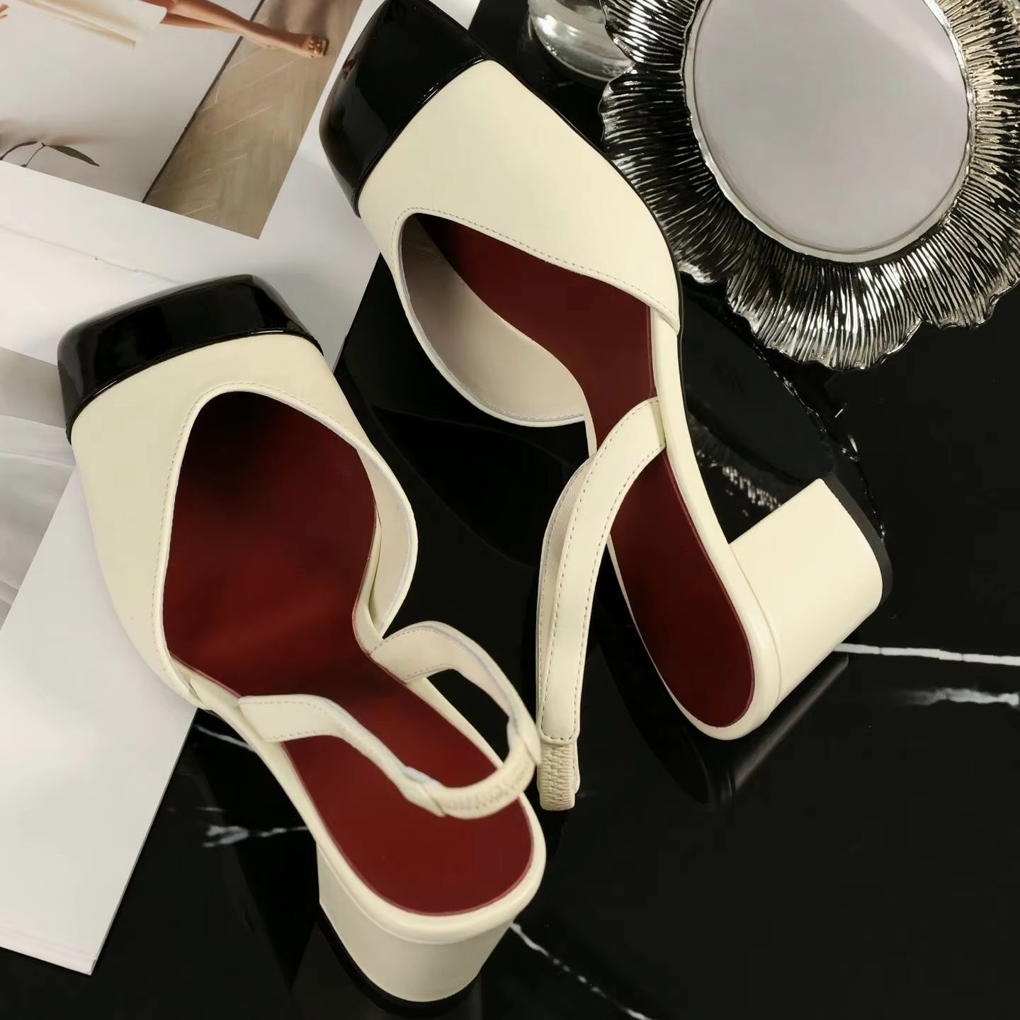 Women Shoes Sandals - Женские туфли-слингбэки двухцветные, кремово-черные, с лакированным