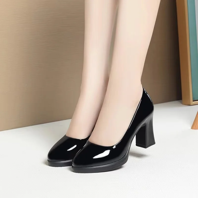 Удобные дышащие яркие кожаные  – обзор и цена Court Heel Pointed